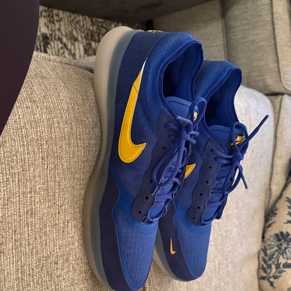 Nike Men's Athletic Shoes in Blue and Yellow
